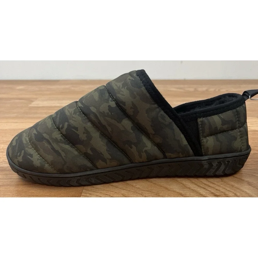 Old Navy Puffer Slippers in Camo Green Men's Size Medium 8-9 NEW